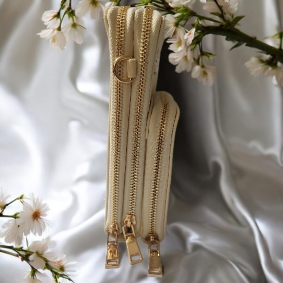 NWOT Loulu Beige Ivory Cream Crossbody Purse Bag Detachable Strap 3 Zip Pockets - Picture 4 of 10